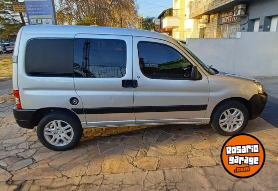 Utilitarios - Peugeot Partner confort HDI 2018 Diesel 52300Km - En Venta
