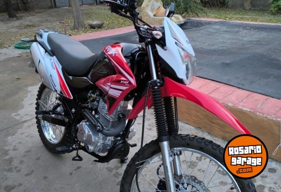 Motos - Corven Triax 150 R3 2023 Nafta 3200Km - En Venta