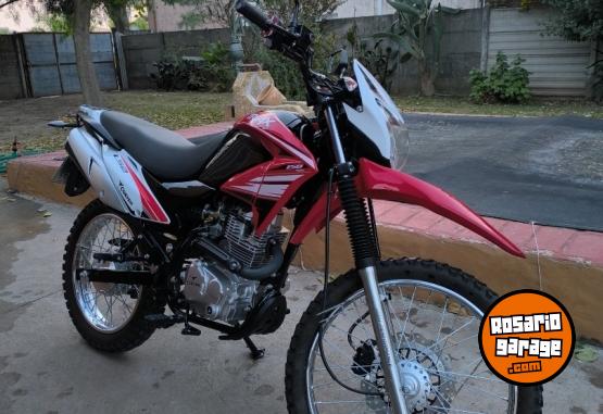 Motos - Corven Triax 150 R3 2023 Nafta 3200Km - En Venta