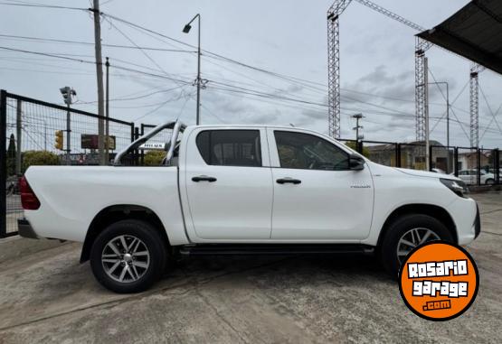 Camionetas - Toyota Hilux 2020 Diesel 19000Km - En Venta