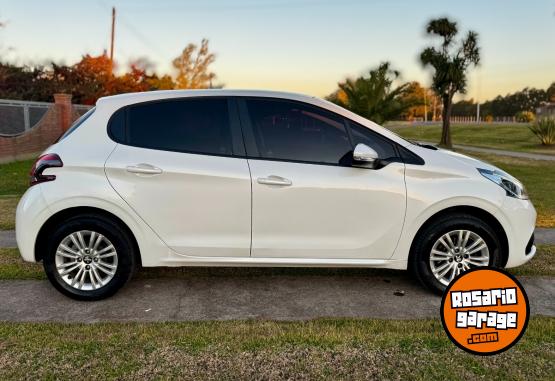 Autos - Peugeot 208 ALLURE NAV 2018 Nafta 110000Km - En Venta