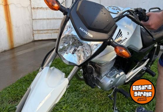 Motos - Honda New titan 2017 Nafta 28000Km - En Venta
