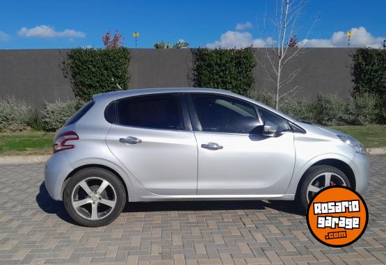 Autos - Peugeot 208 allure 2013 Nafta 126000Km - En Venta