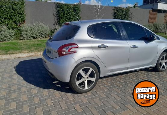 Autos - Peugeot 208 allure 2013 Nafta 126000Km - En Venta