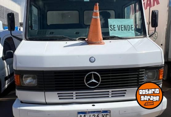 Camiones y Gr�as - Mercedes Benz 710 Plus 2016 con furg�n. 212.000 km - En Venta
