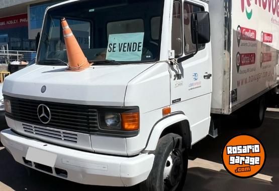 Camiones y Gr�as - Mercedes Benz 710 Plus 2016 con furg�n. 212.000 km - En Venta