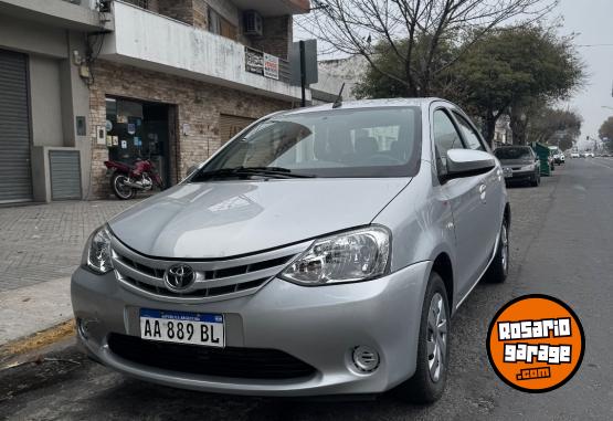 Autos - Toyota Etios 2017 Nafta 21000Km - En Venta