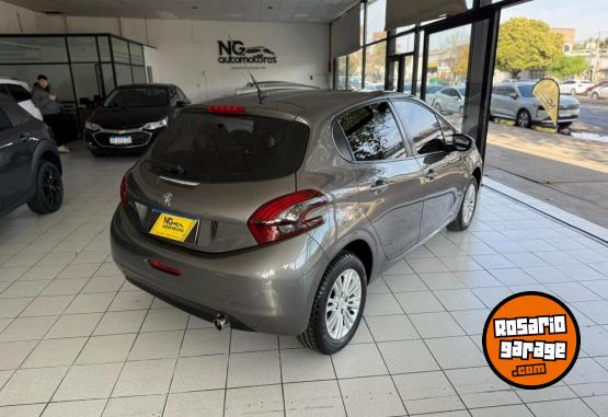 Autos - Peugeot 208 2017 Nafta 75000Km - En Venta