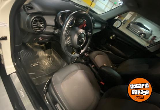 Autos - Mini Sedan 5 puertas 2019 Nafta 57000Km - En Venta