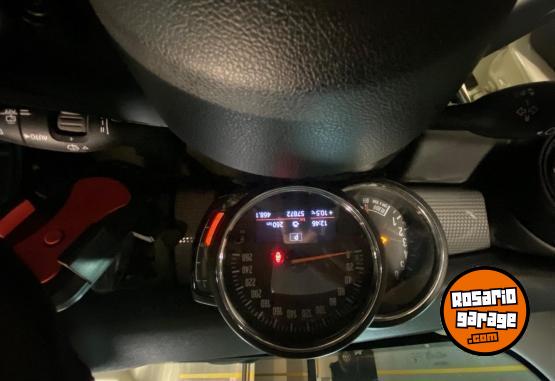 Autos - Mini Sedan 5 puertas 2019 Nafta 57000Km - En Venta