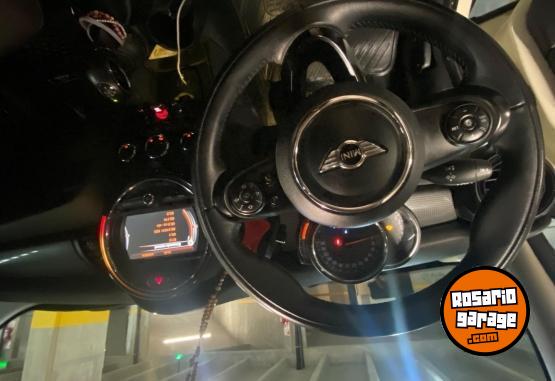 Autos - Mini Sedan 5 puertas 2019 Nafta 57000Km - En Venta