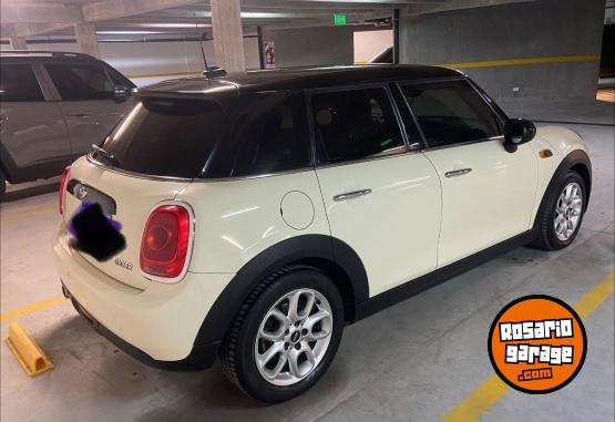 Autos - Mini Sedan 5 puertas 2019 Nafta 57000Km - En Venta