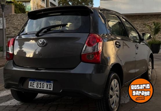 Autos - Toyota ETIOS 2021 Nafta 80000Km - En Venta