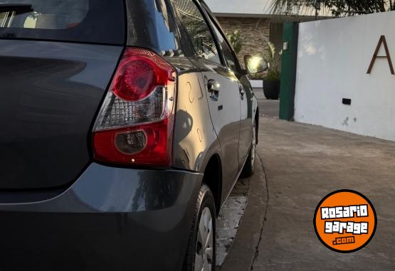 Autos - Toyota ETIOS 2021 Nafta 80000Km - En Venta