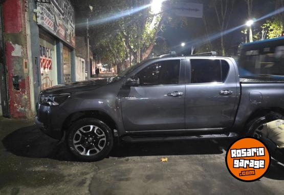 Camionetas - Toyota Hilux 2023 Diesel 49000Km - En Venta