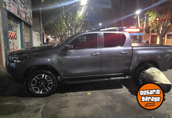 Camionetas - Toyota Hilux 2023 Diesel 49000Km - En Venta