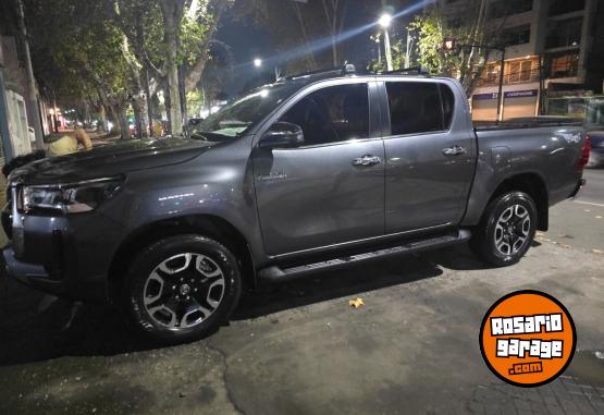 Camionetas - Toyota Hilux 2023 Diesel 49000Km - En Venta