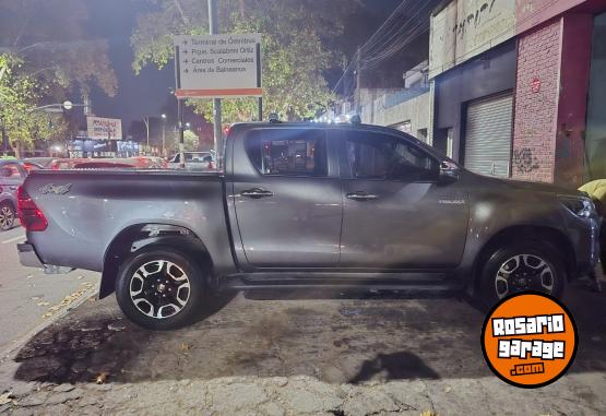 Camionetas - Toyota Hilux 2023 Diesel 49000Km - En Venta