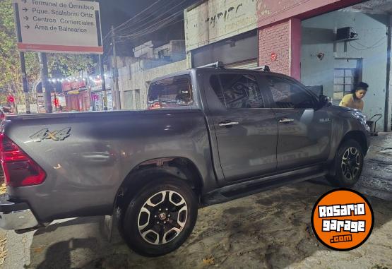 Camionetas - Toyota Hilux 2023 Diesel 49000Km - En Venta