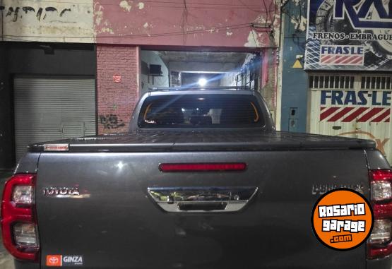 Camionetas - Toyota Hilux 2023 Diesel 49000Km - En Venta