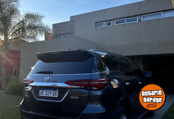 Camionetas - Toyota Sw4 Aut 7 asientos 2022 Diesel 82000Km - En Venta