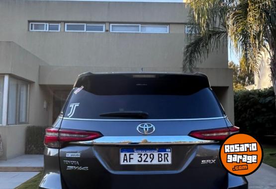 Camionetas - Toyota Sw4 Aut 7 asientos 2022 Diesel 82000Km - En Venta