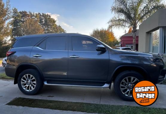 Camionetas - Toyota Sw4 Aut 7 asientos 2022 Diesel 82000Km - En Venta