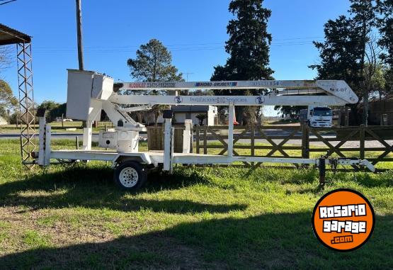 Camiones y Grúas - HIDRO GRUA ✅ MARCA HIDRO-GRUBERT AÑO 2014 13 MTS DE ELEVACIÓN - En Venta