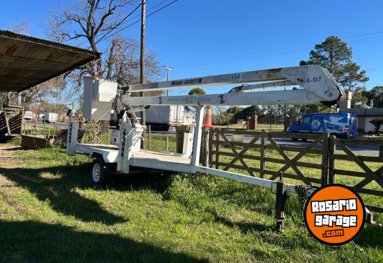 Camiones y Grúas - HIDRO GRUA ✅ MARCA HIDRO-GRUBERT AÑO 2014 13 MTS DE ELEVACIÓN - En Venta