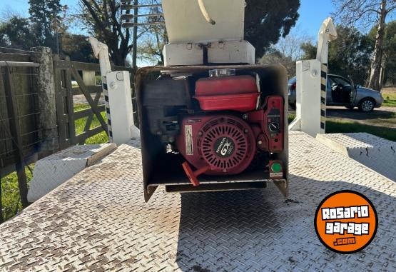 Camiones y Grúas - HIDRO GRUA ✅ MARCA HIDRO-GRUBERT AÑO 2014 13 MTS DE ELEVACIÓN - En Venta