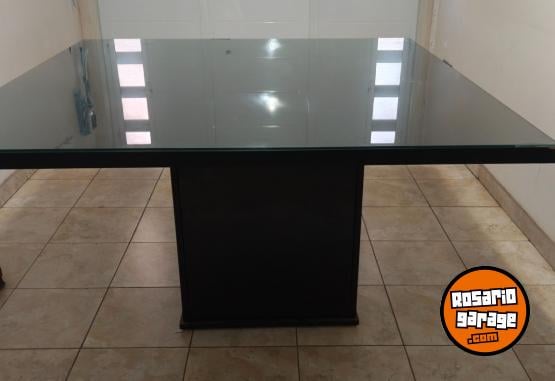 Hogar - Mesa cuadrada de madera y vidrio con cajonera - En Venta
