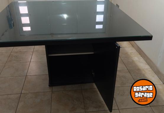 Hogar - Mesa cuadrada de madera y vidrio con cajonera - En Venta