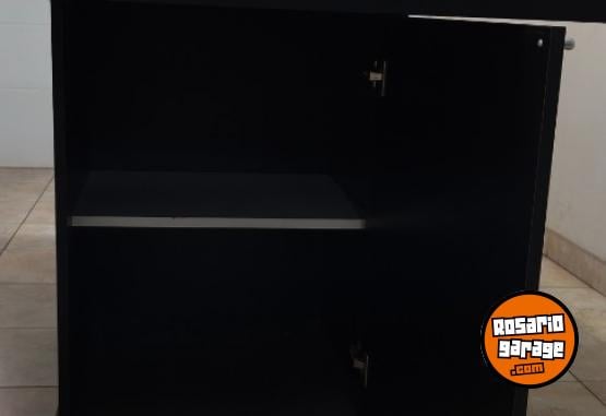 Hogar - Mesa cuadrada de madera y vidrio con cajonera - En Venta