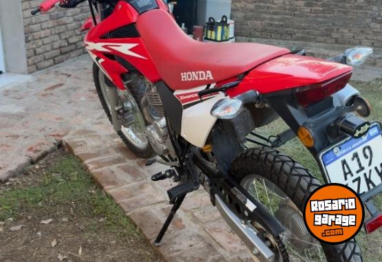 Motos - Honda Tornado 250 2023 Nafta 16000Km - En Venta