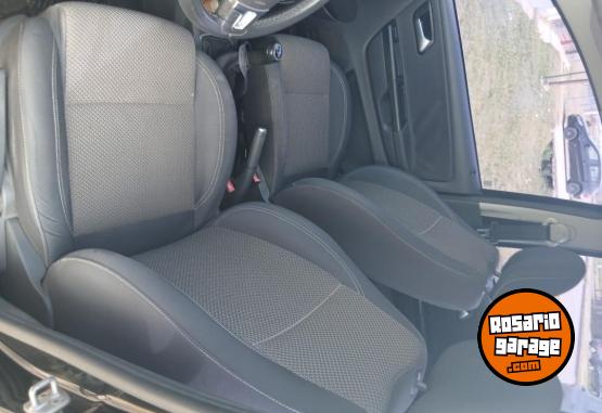 Autos - Volkswagen Suran Highline 2011 Nafta 180000Km - En Venta