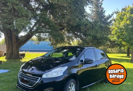 Autos - Peugeot 208 Allure Touchscreen 2014 Nafta 142000Km - En Venta