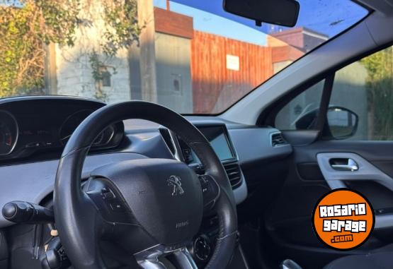 Autos - Peugeot 208 Allure Touchscreen 2014 Nafta 142000Km - En Venta