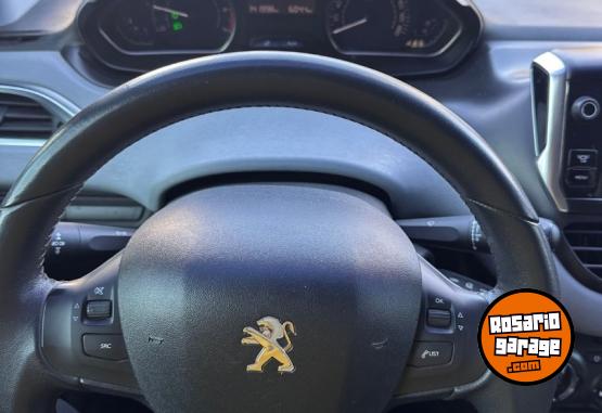 Autos - Peugeot 208 Allure Touchscreen 2014 Nafta 142000Km - En Venta