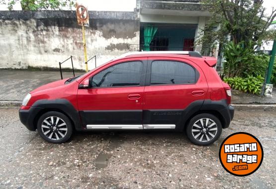 Autos - Toyota Etios Cross 1.5 Xls 2014 Nafta 135000Km - En Venta