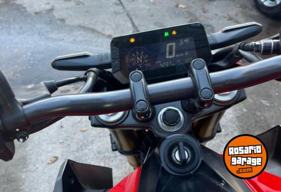Motos - Honda CB300 2024 Nafta 4200Km - En Venta