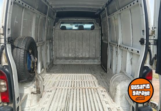 Utilitarios - Renault L3H2 2010 Diesel 348000Km - En Venta