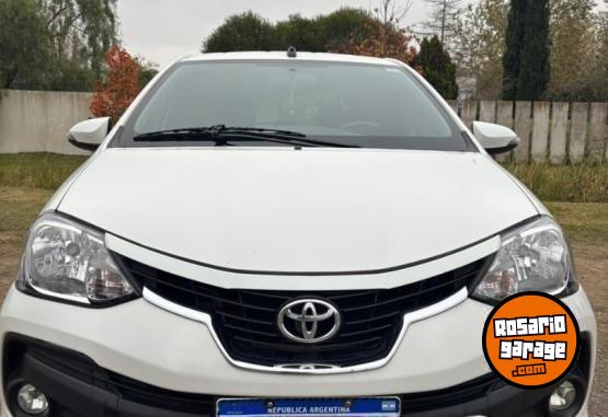 Autos - Toyota ETIOS PLATINUM 2017 Nafta 92500Km - En Venta