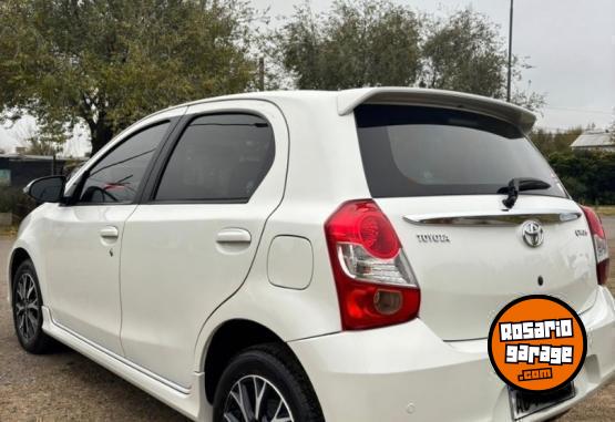 Autos - Toyota ETIOS PLATINUM 2017 Nafta 92500Km - En Venta