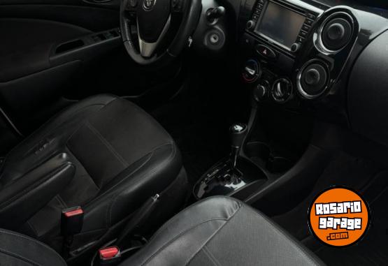 Autos - Toyota ETIOS PLATINUM 2017 Nafta 92500Km - En Venta