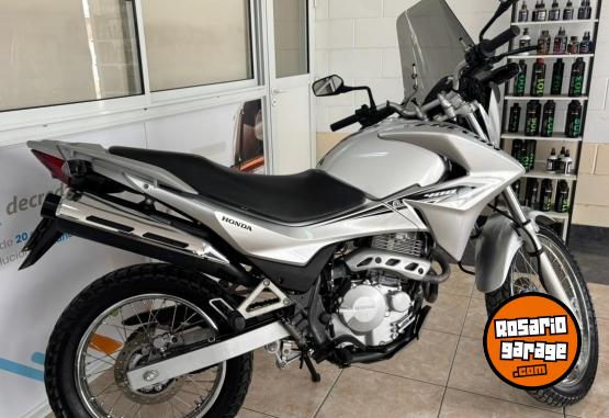 Motos - Honda FALCON 400CC 2015 Nafta 9849Km - En Venta