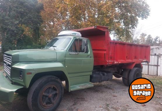 Camiones y Grúas - Vendo camión volcador - En Venta