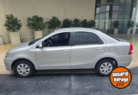 Autos - Toyota Etios 2015 Nafta 137000Km - En Venta