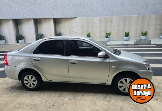 Autos - Toyota Etios 2015 Nafta 137000Km - En Venta