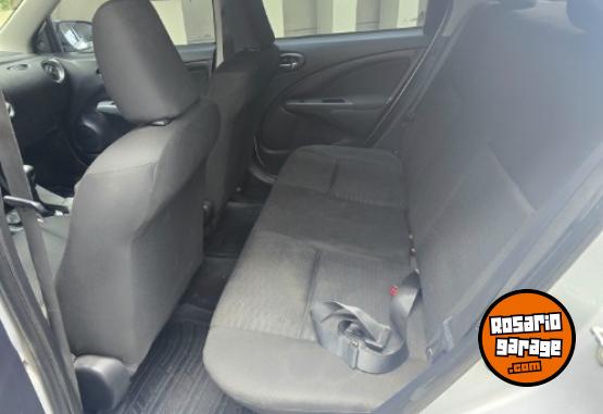 Autos - Toyota Etios 2015 Nafta 137000Km - En Venta
