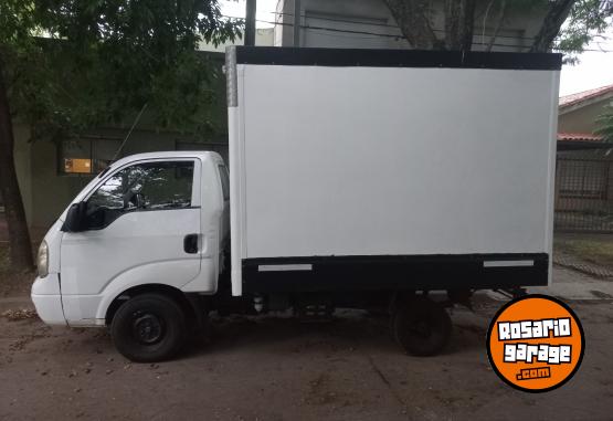Camiones y Grúas - Vendo Kia 2500 con furgon termico - En Venta